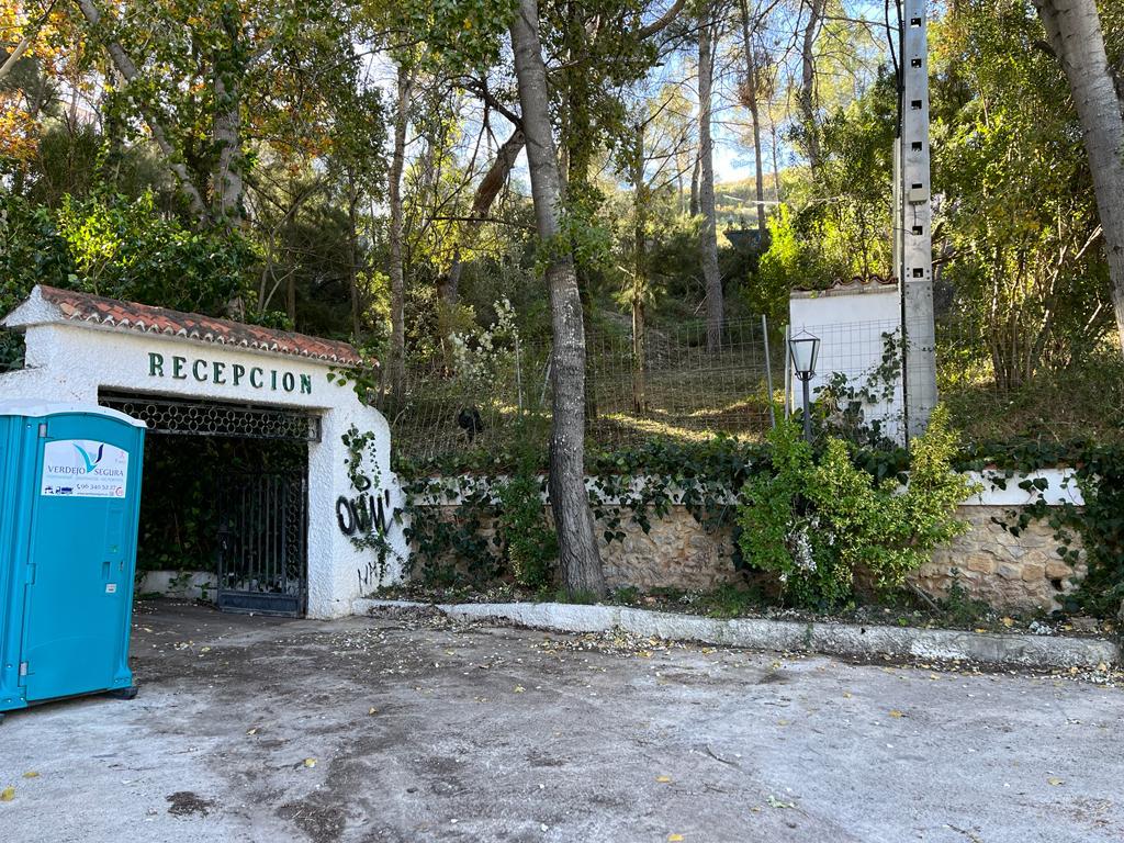 Imagen principal - Chulilla inicia la recuperación de su balneario abandonado durante 14 años