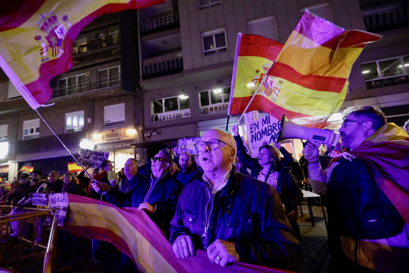 Medio millar de personas vuelven a protestar contra Sánchez en Valencia