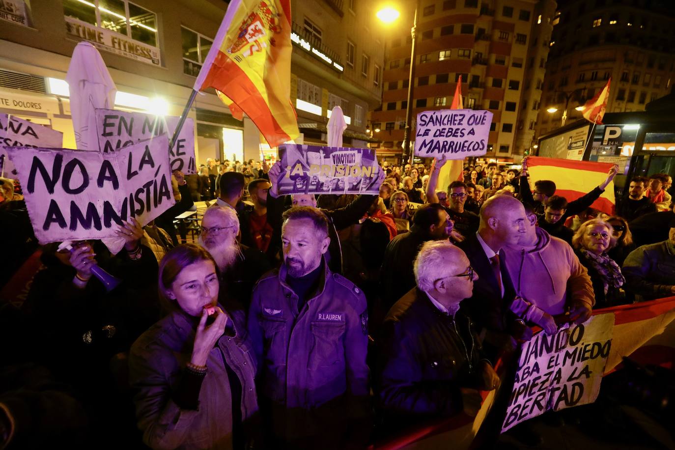 Medio millar de personas vuelven a protestar contra Sánchez en Valencia