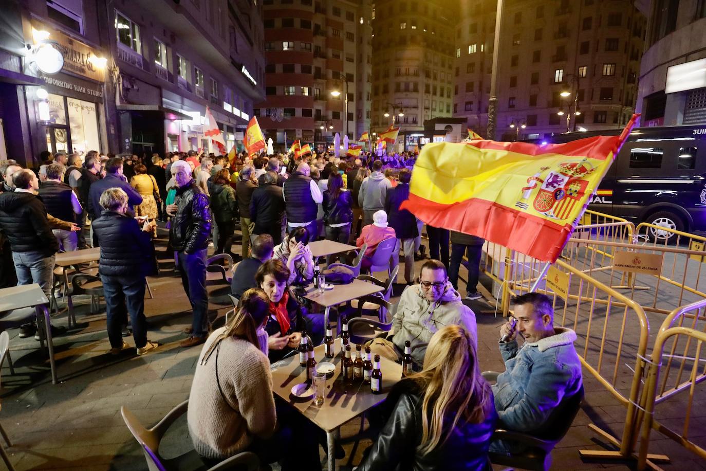 Medio millar de personas vuelven a protestar contra Sánchez en Valencia