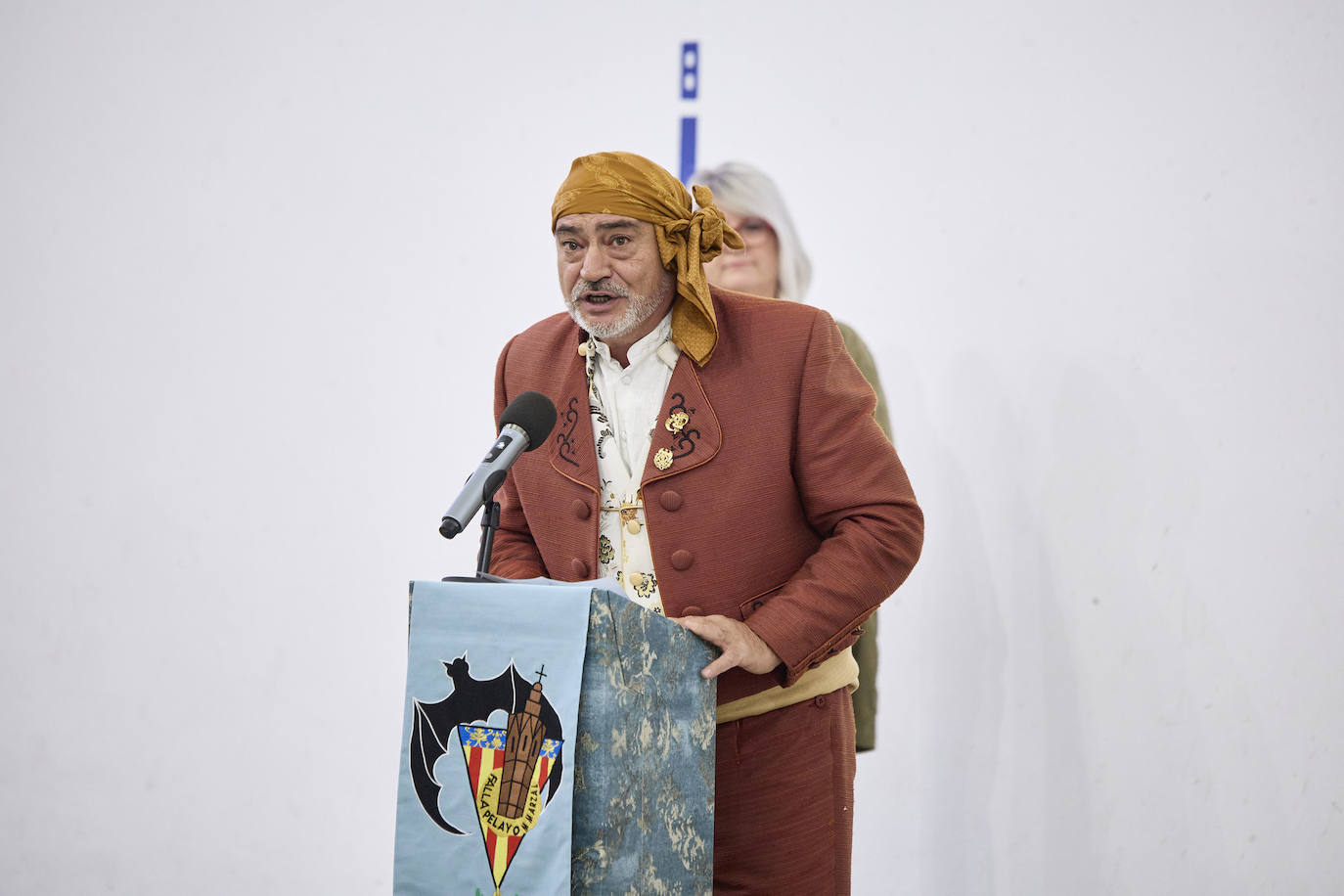 Una falla dedicada a la pilota: Rovellet ya es monumento