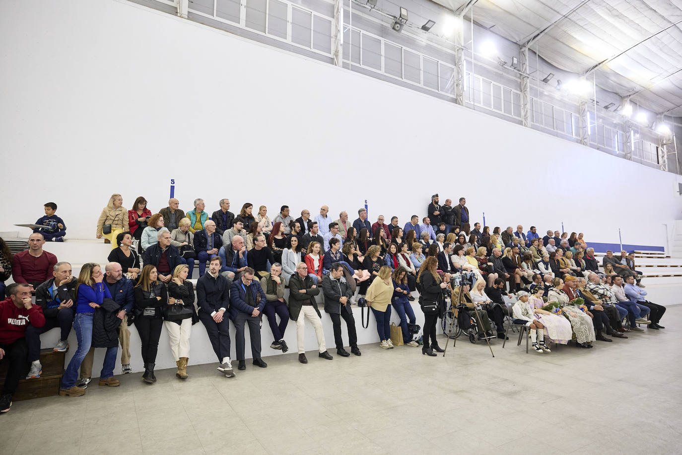 Una falla dedicada a la pilota: Rovellet ya es monumento