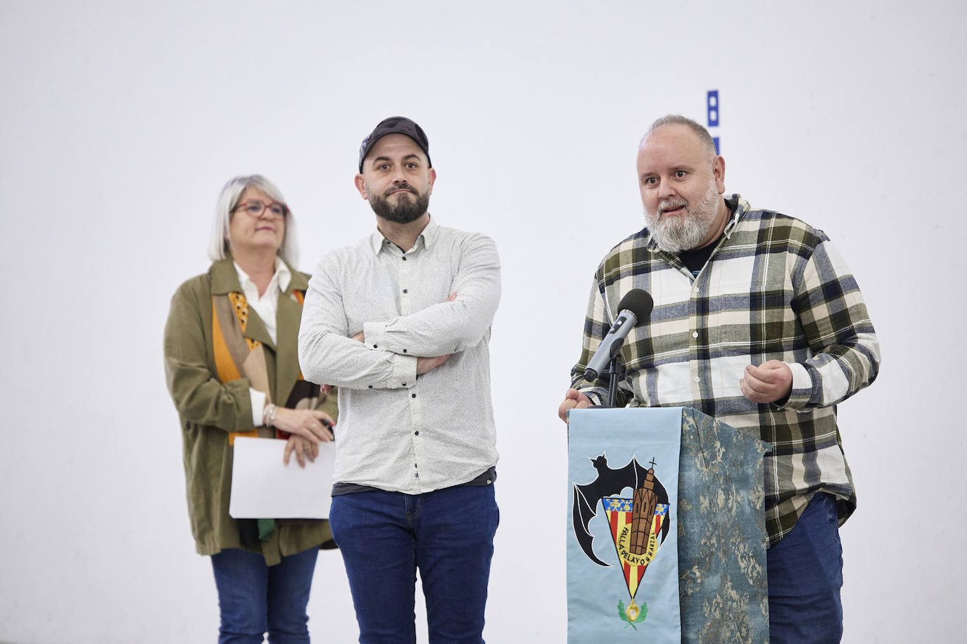 Una falla dedicada a la pilota: Rovellet ya es monumento