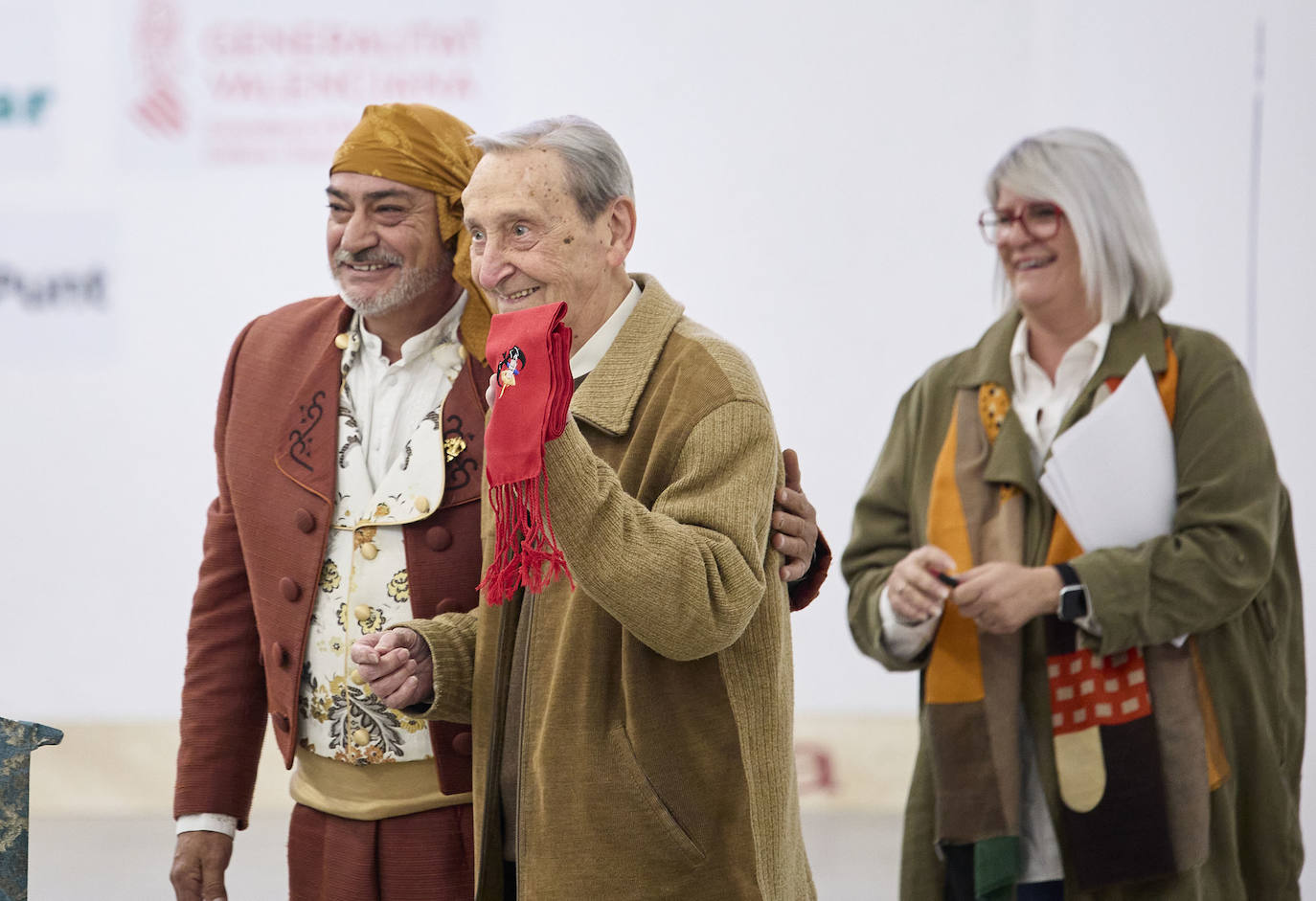 Una falla dedicada a la pilota: Rovellet ya es monumento