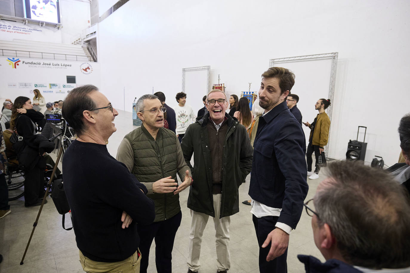 Una falla dedicada a la pilota: Rovellet ya es monumento