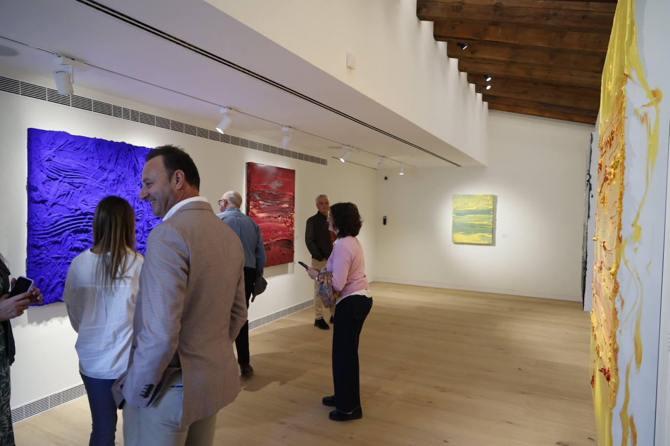Los primeros visitantes estrenan el Centro de Arte Hortensia Herrero
