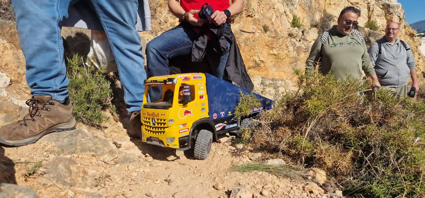 Fotos: Los aficionados al RC &#039;crawling&#039; se citan en Valencia con espectaculares coches teledirigidos