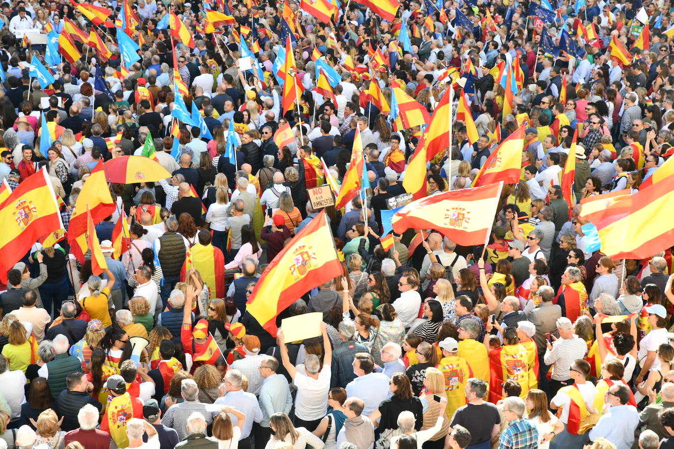 Fotos de la concentración en Alicante contra la amnistía