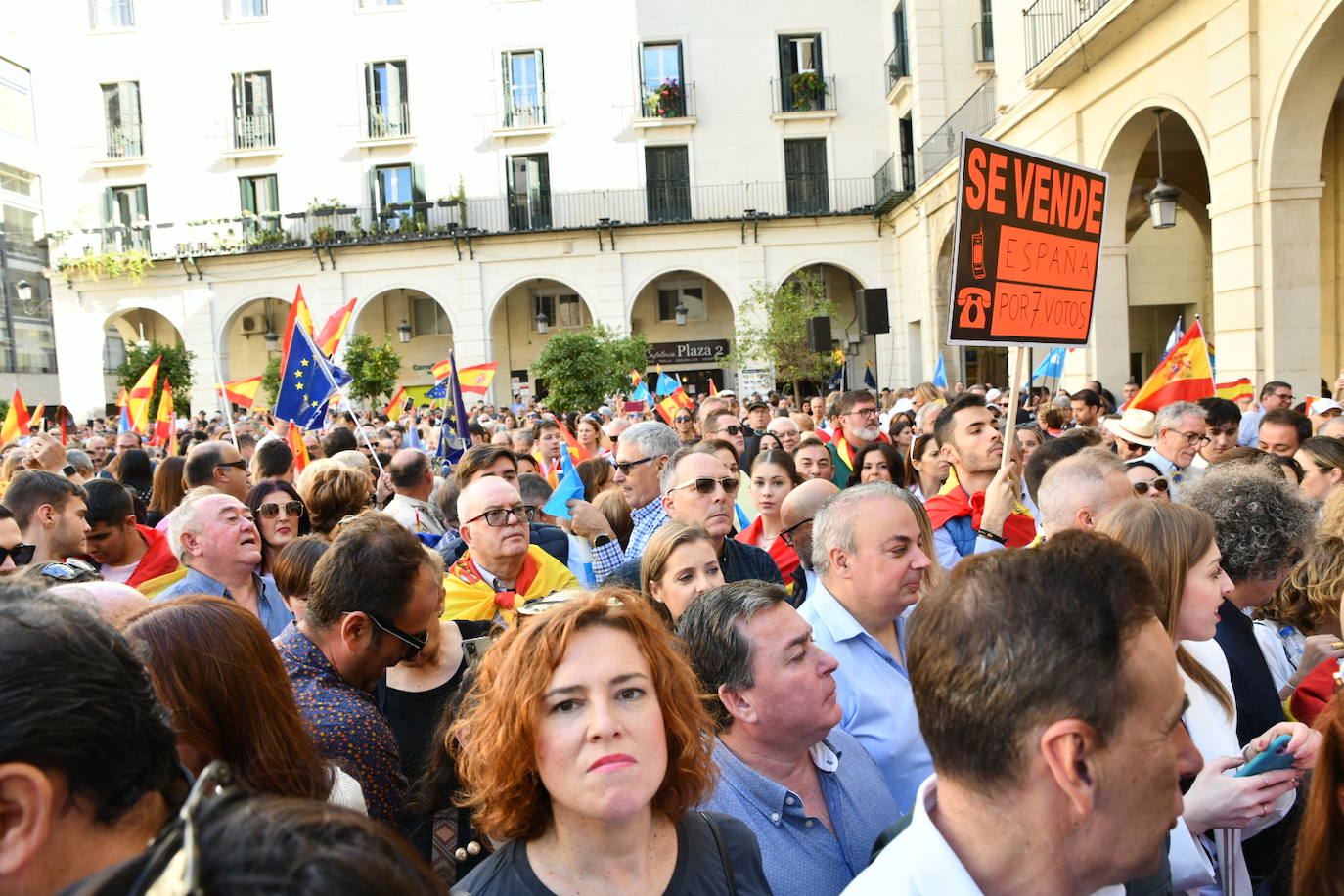 Fotos de la concentración en Alicante contra la amnistía