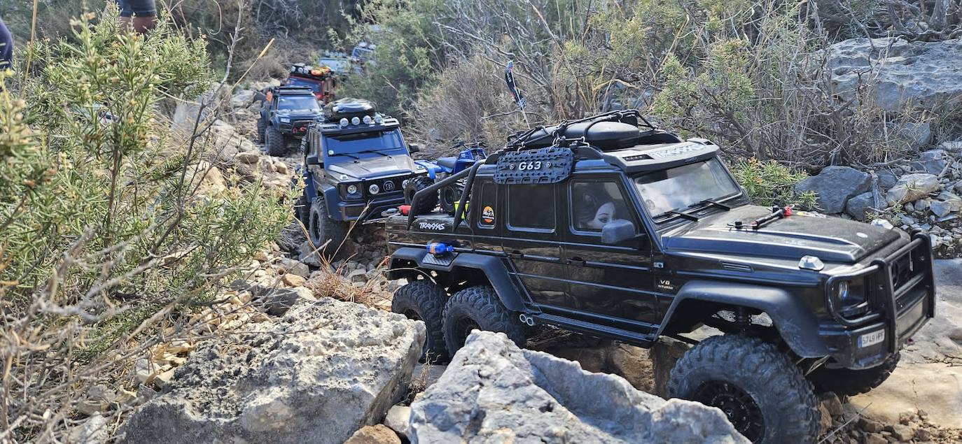 Fotos: Los aficionados al RC &#039;crawling&#039; se citan en Valencia con espectaculares coches teledirigidos