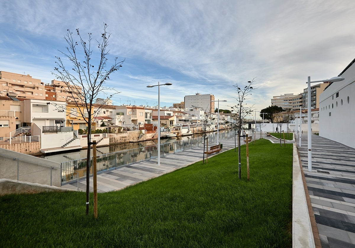 Plaza de la Almadrava del Grau de Gandia tras las obras de mejora.