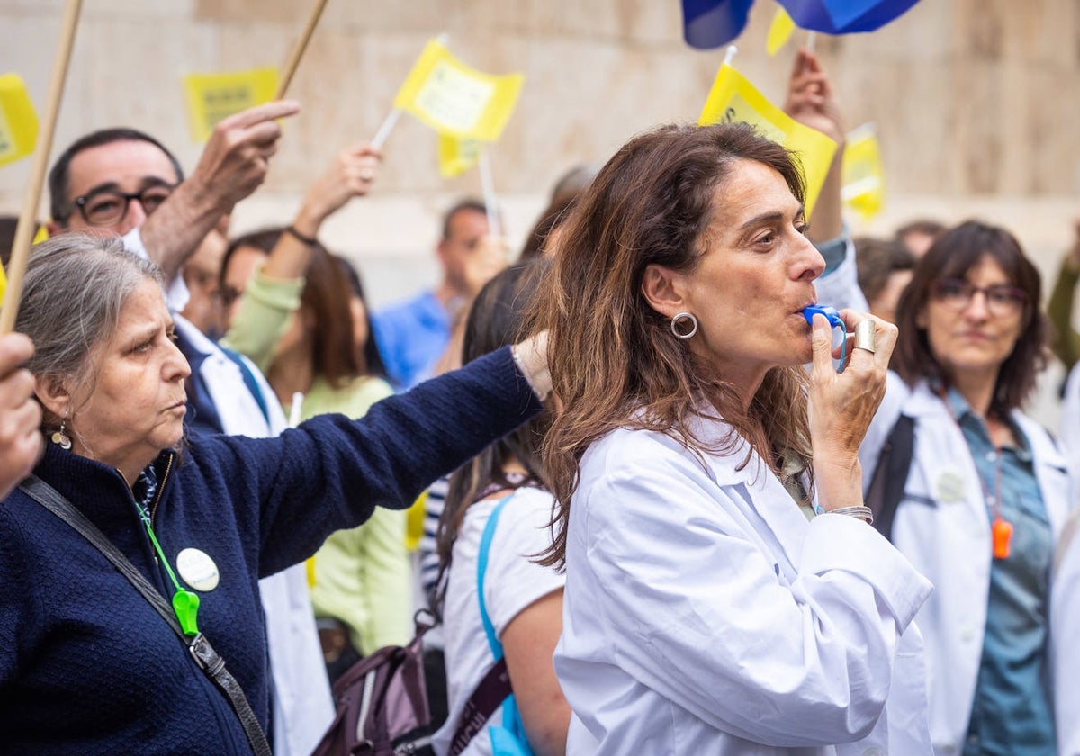 Protestas de sanitarios en Valencia el pasado mes de mayo.