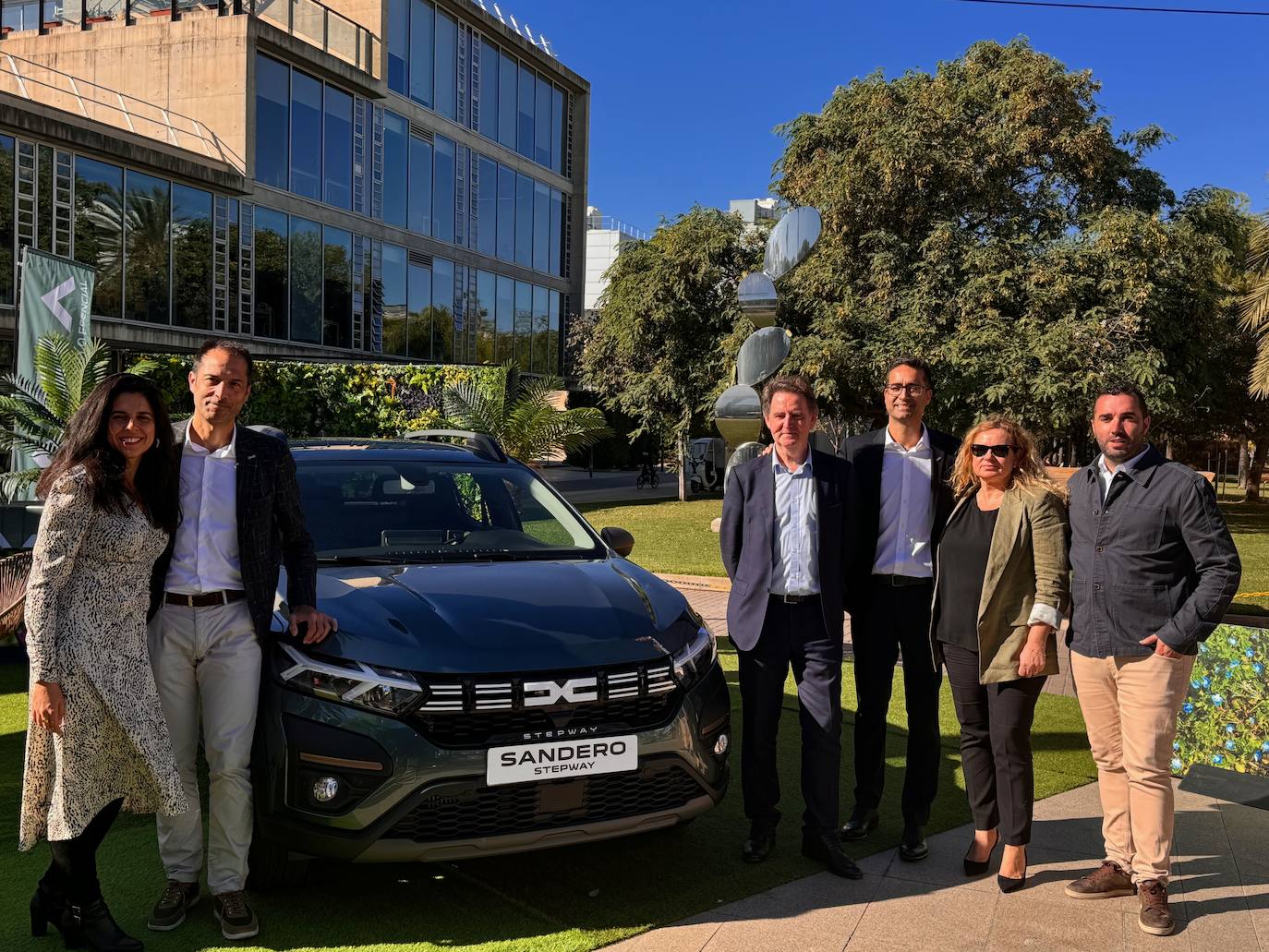 Eva Soriano y Ramón y Cajal: la nueva apuesta &#039;universitaria&#039; de Dacia en Valencia