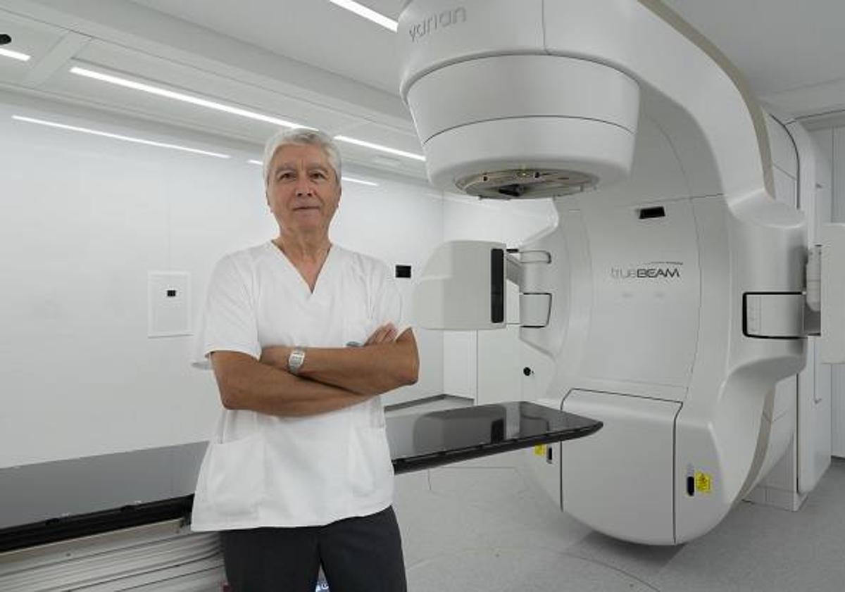 Imagen principal - Leoncio Arribas, jefe del Servicio de Oncología Radioterápica en el IVO