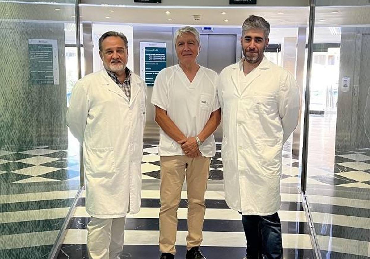 De izquierda a derecha, los doctores Juan Carlos Peñalver, Leoncio Arribas y Sergio Sandiego del IVO