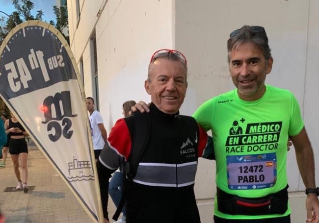 Los doctores Luis Hoyas, práctico, y Pablo Hernández Bel, médico en carrera, en el Medio.