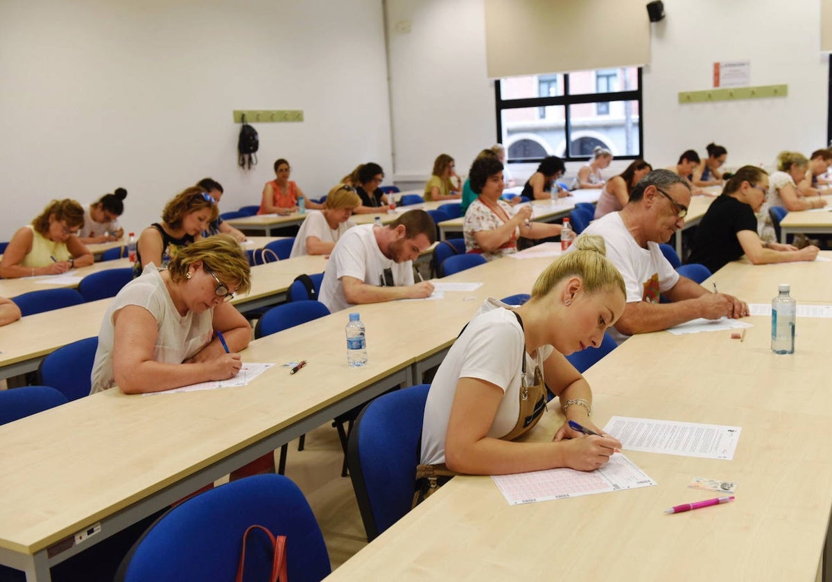 Sanitarios en un examen de oposición.