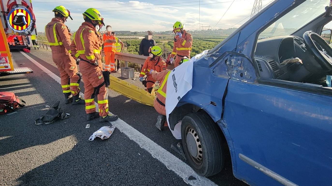 Un hombre muere y otro resulta herido grave al ser atropellados por dos camiones en Picassent