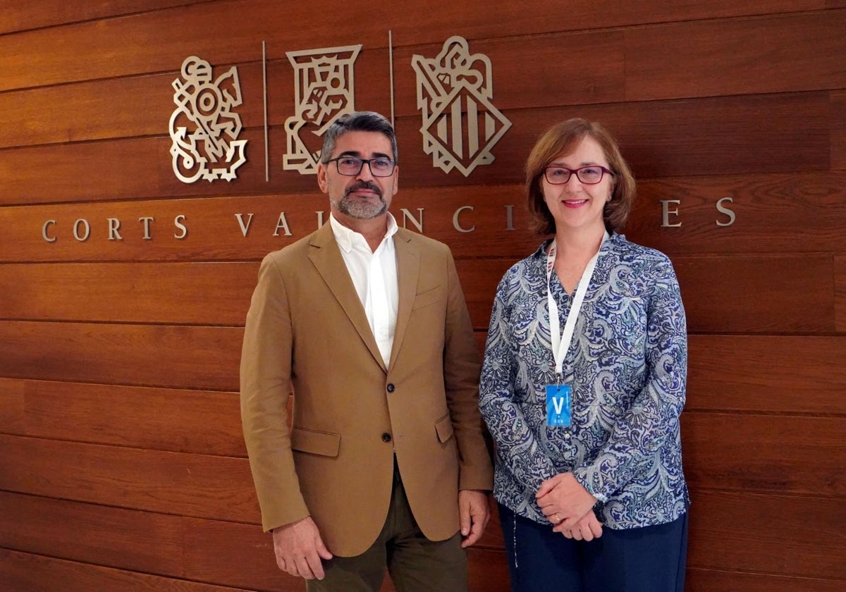 El diputado José Forés y la científica profesora universitaria Herminia Puerto.