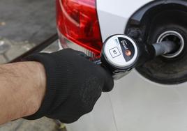 El nuevo precio de la gasolina altera la subida de las pensiones y sueldos de 2024