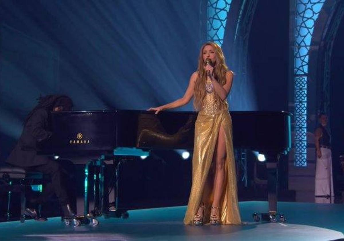 La cantante Shakira durante su actuación en los Latin Grammy.