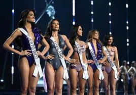 Las finalistas durante el certamen de Miss Universo.