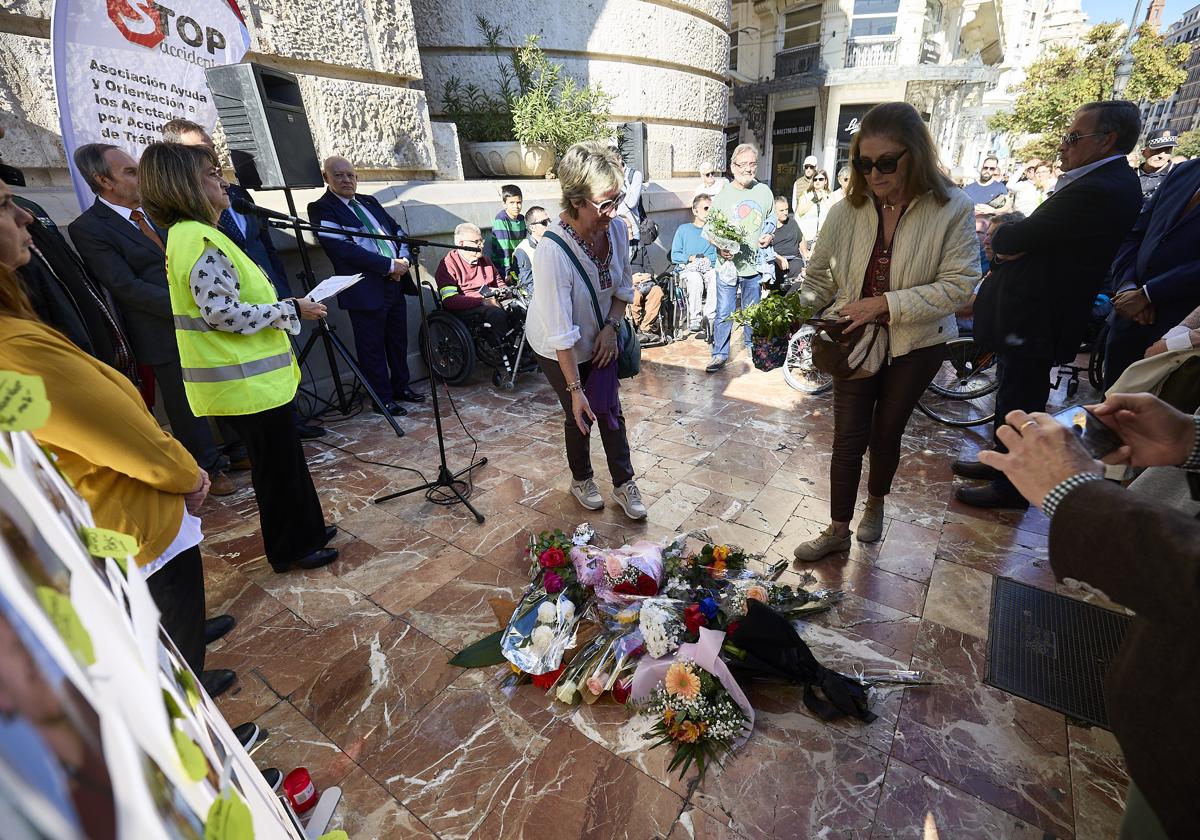 Conmemoración del Día Mundial en Recuerdo de las Víctimas de la Violencia Vial, en la plaza del Ayuntamiento de Valencia.