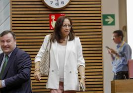 La presidenta de Les Corts, Llanos Massó.