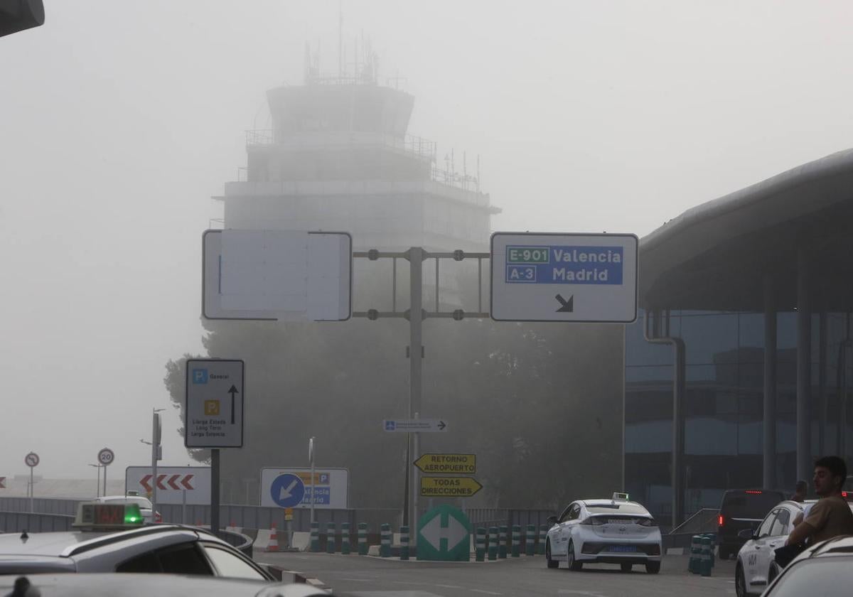 La niebla cancela y retrasa vuelos en el aeropuerto de Valencia