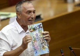 Joan Baldoví, en la tribuna de Les Corts.