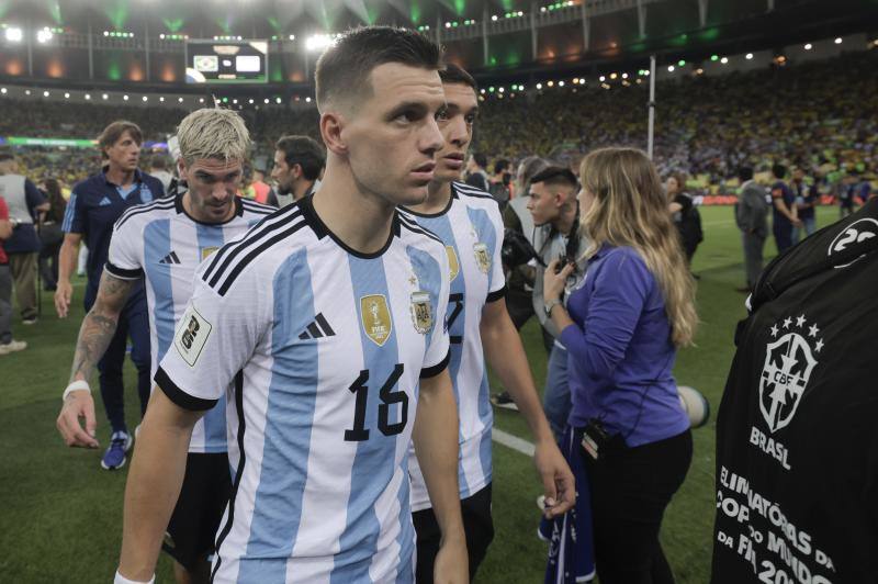 Las imágenes de la vergüenza en Maracaná: batalla en la grada entre argentinos y brasileños