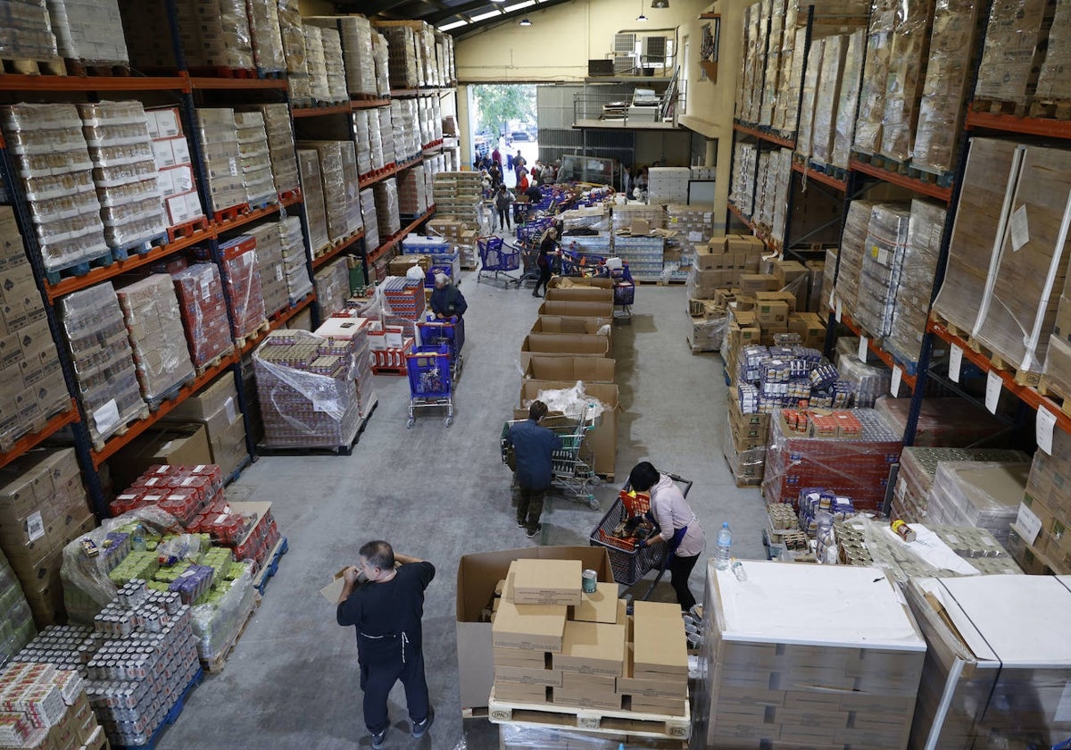 Interior de uno de los almacenes del Banco de Alimentos.