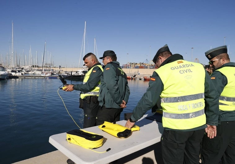 Drones submarinos para detectar 'narcobuzos' y alijos de droga adosados a los barcos