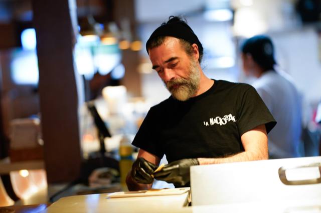 Paco Parreño, cocinando en el restaurante La Nacional de Nueva York.