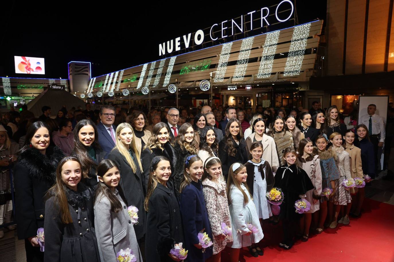 Las falleras mayores de Valencia y sus cortes, en Nuevo centro.