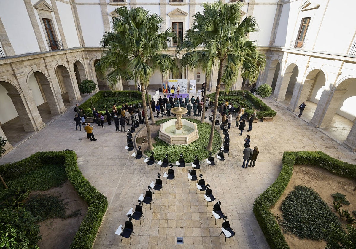 Homenaje a las víctimas de violencia de género por el 25-N en Valencia.