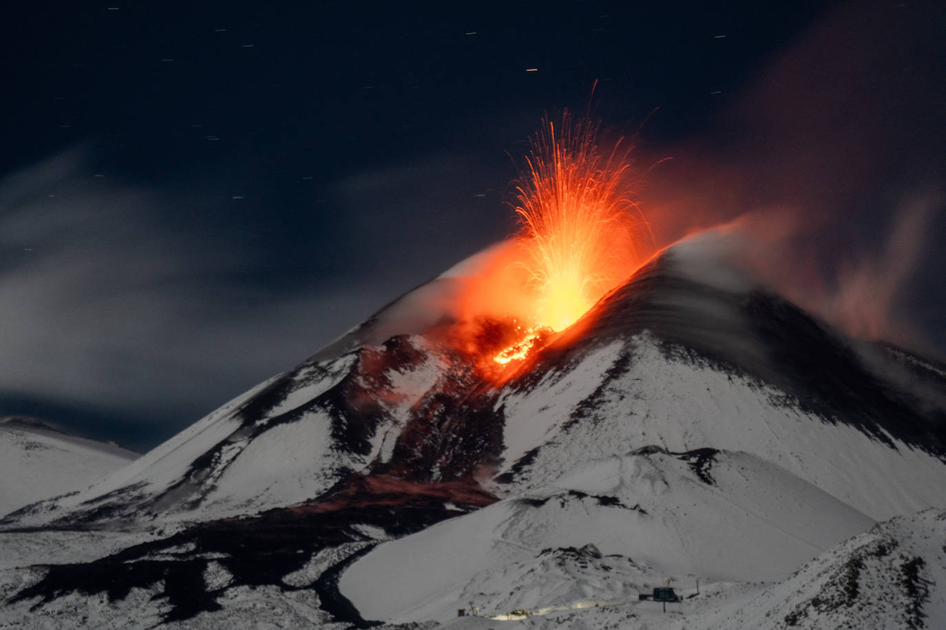 La llamativa erupción del volcán Etna