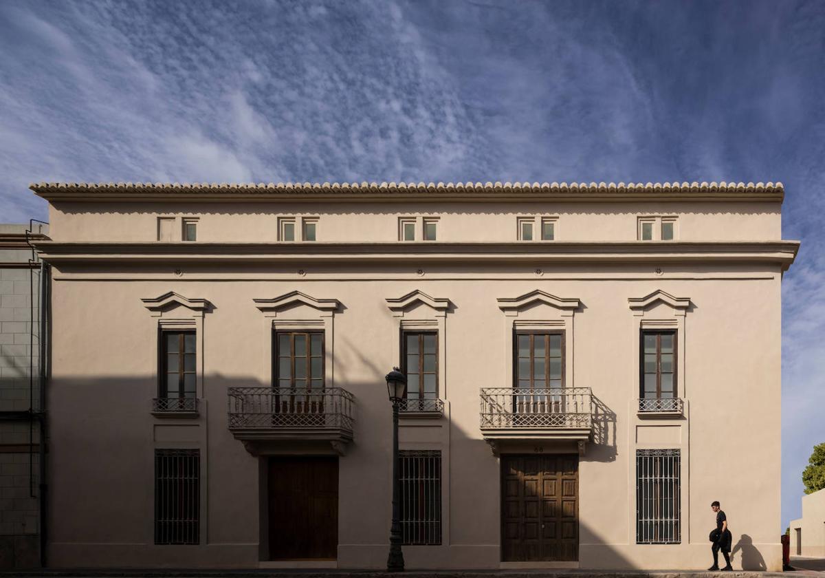 La fachada de esta vivienda, ubicada en un municipo de l'Horta, ha sido lo único que se ha conservado.