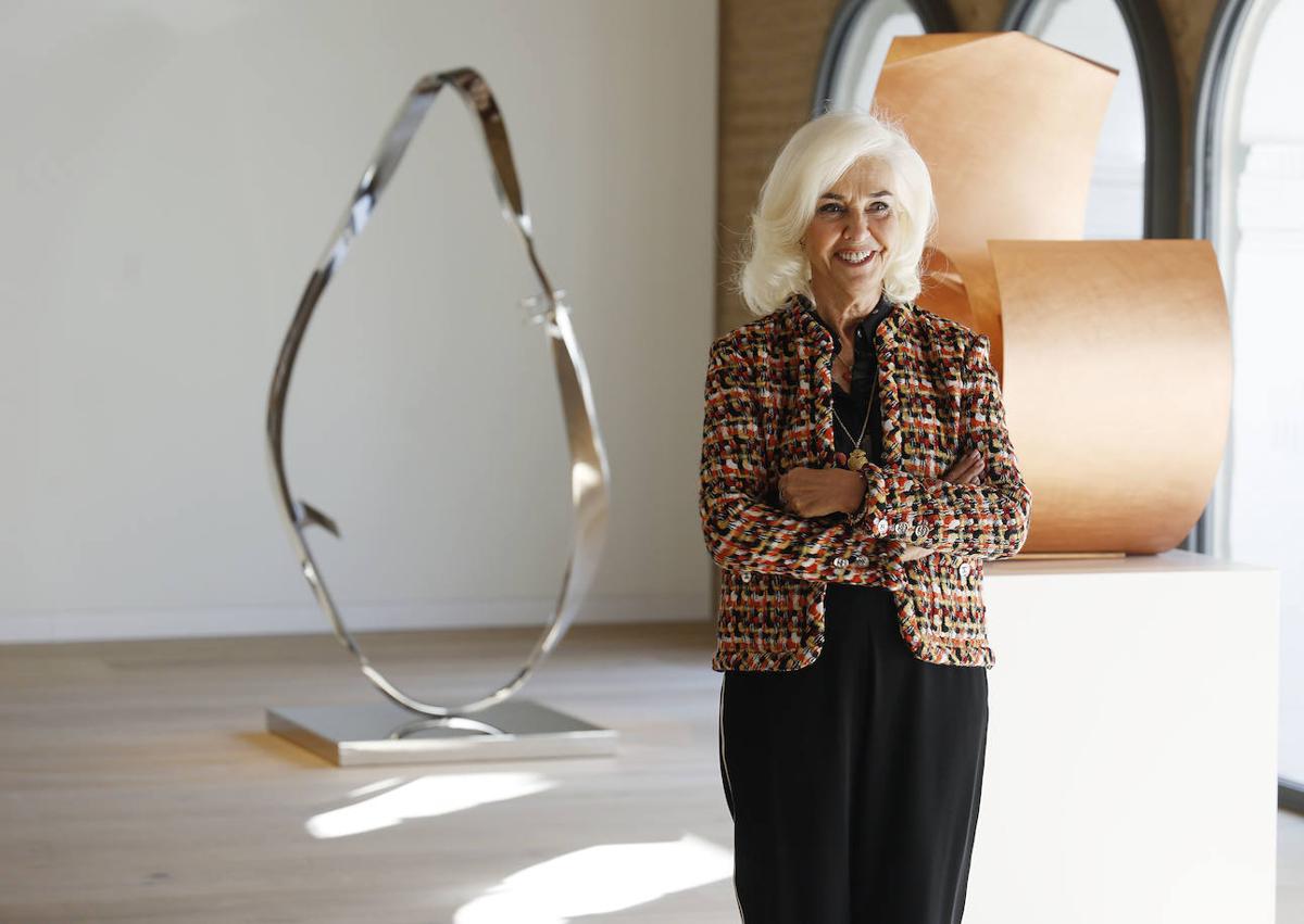 Imagen secundaria 1 - Arriba, la química Margarita Parra en su laboratorio en la Universitat de València. A la izquierda, Hortensia Herrero el día de la inauguración del centro de arte que lleva su nombre. A la derecha, Elisabet Benavent, una escritora que triunfa con sus novelas románticas