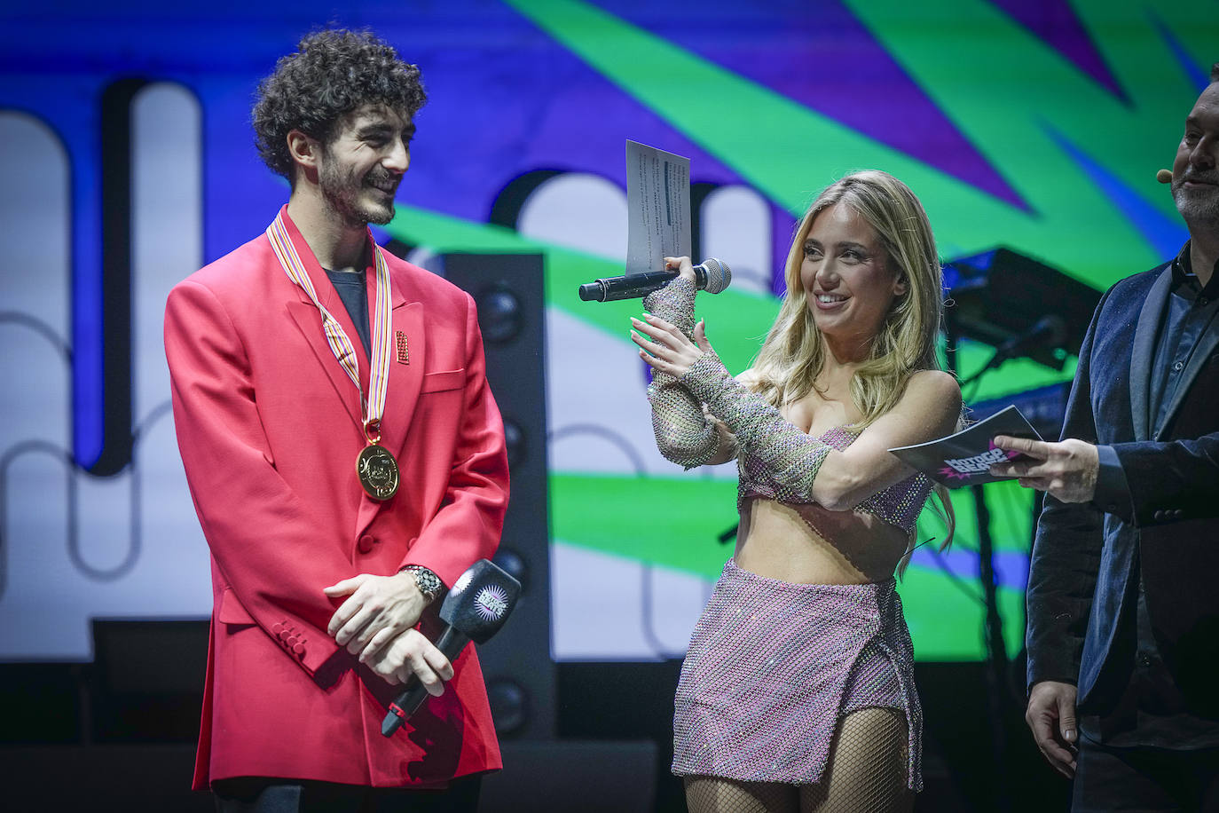 Ana Mena pone el broche final a la fiesta del Gran Premio de la Comunitat