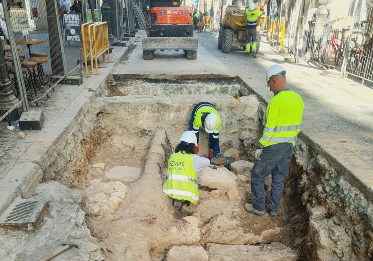 Últimas catas arqueológicas que se están realizando en la calle San Vicente de Valencia.