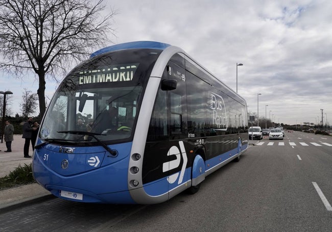 Modelo de vehículos de la primera línea BRT de Madrid en mayo pasado.