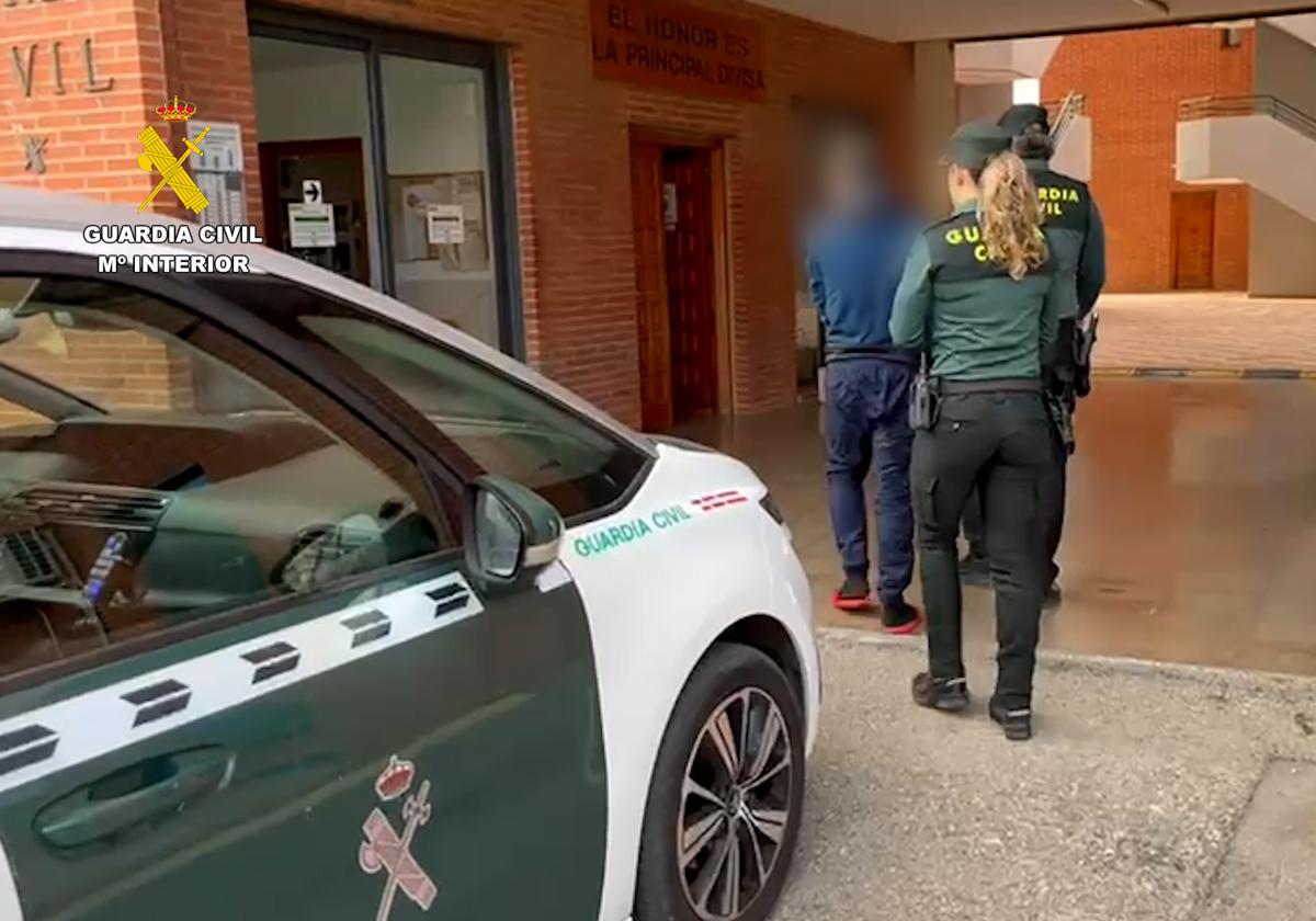 El detenido tenía antecedentes por delitos similares.