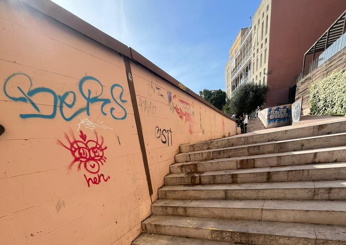 Imagen secundaria 1 - Denuncian el «abandono» del mirador del río Serpis en Gandia