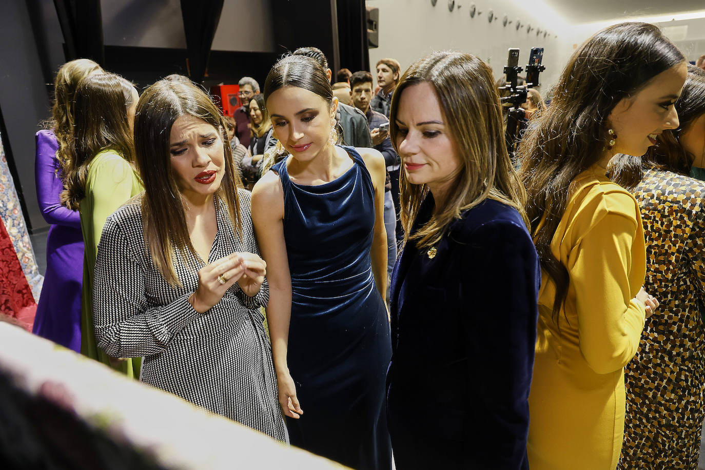 Así son las telas de los trajes de la corte de honor de la fallera mayor de Valencia 2024