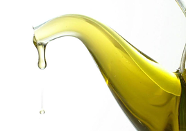 El motivo por el que la gente está metiendo un vaso con aceite en el congelador