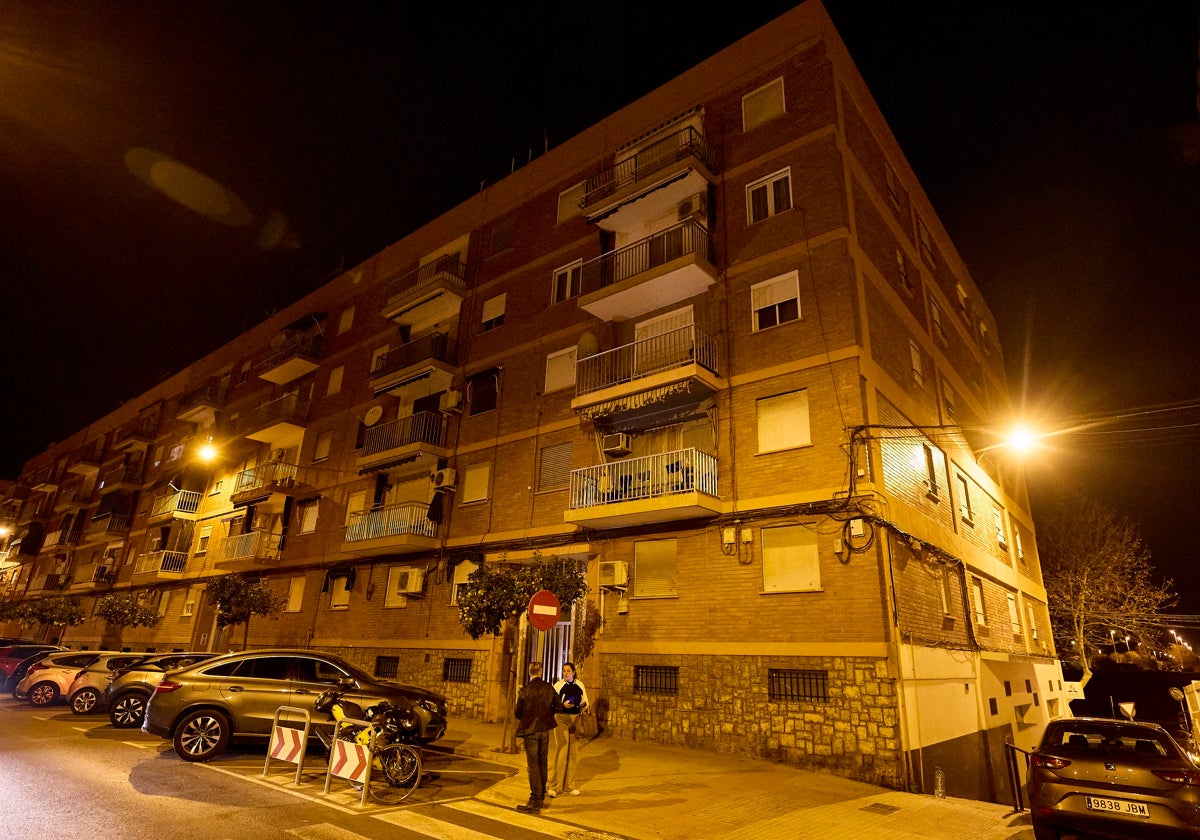 El edificio de Sagunto donde han ocurrido los trágicos hechos.