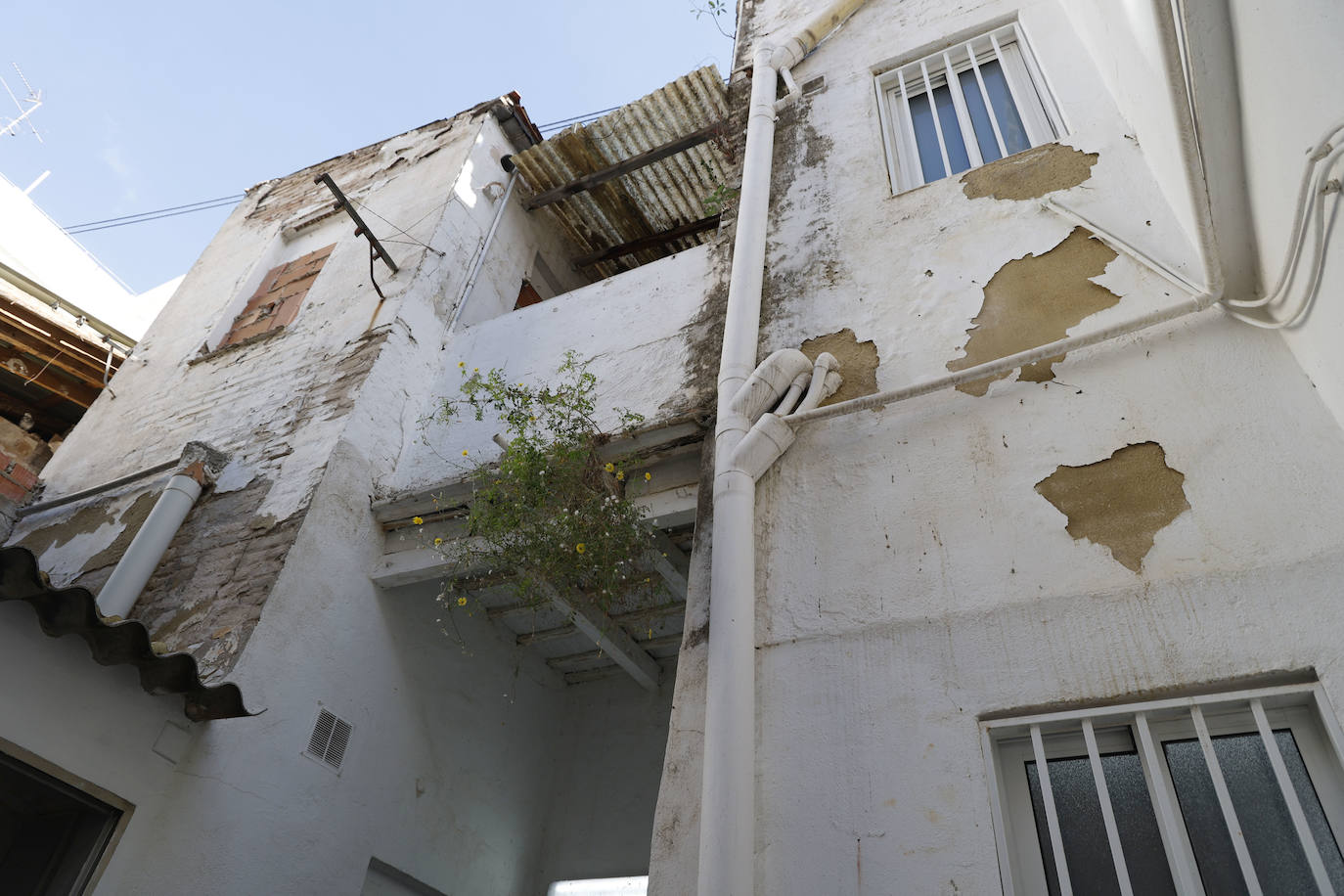 Abandono y desperfectos en el Museo de la Semana Santa Marinera de Valencia