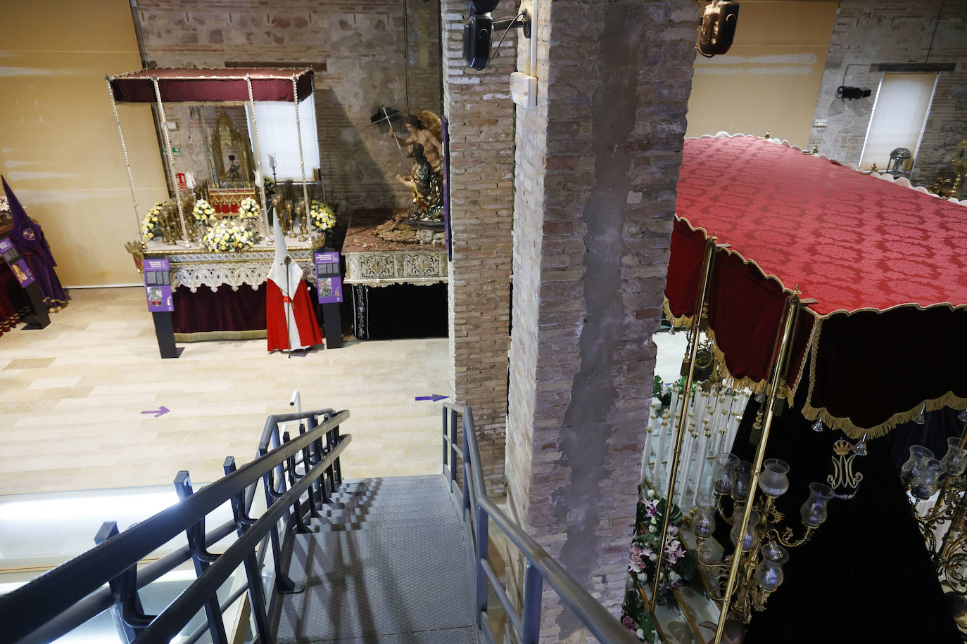 Abandono y desperfectos en el Museo de la Semana Santa Marinera de Valencia