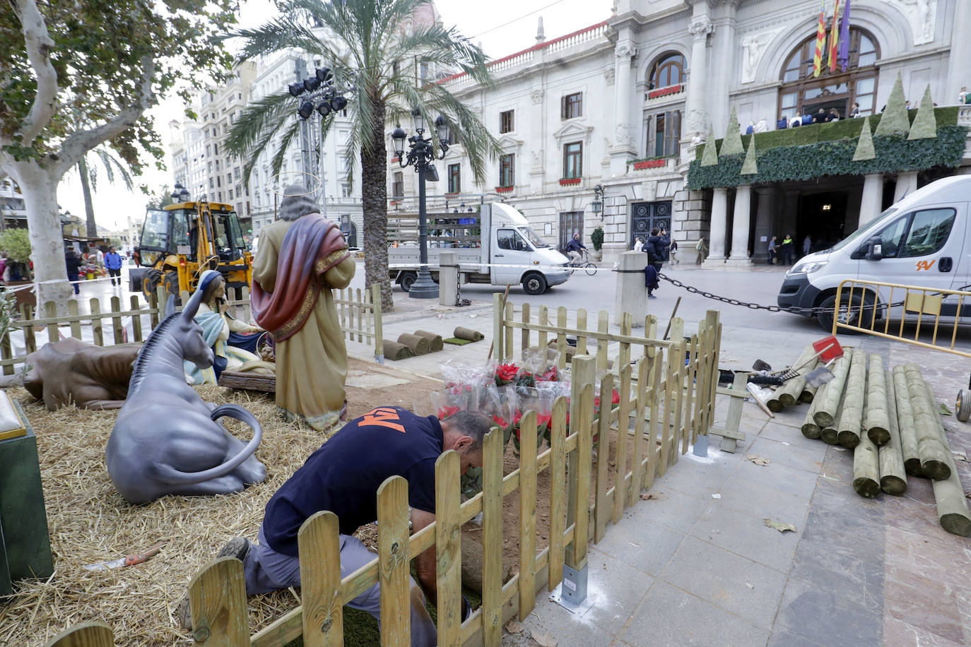 El belén vuelve a la plaza del Ayuntamiento